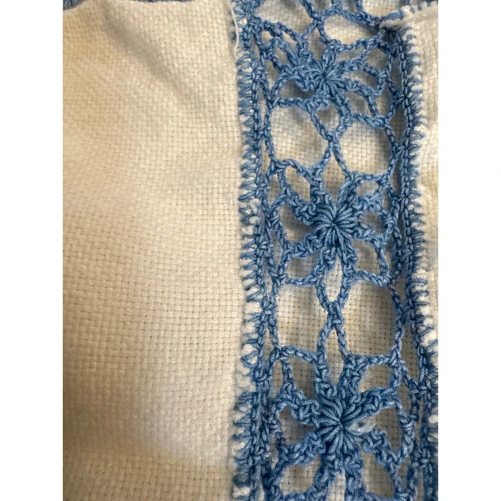 Vintage White Linen Table Runner Blue Crochet Lace Floral Trim 52x32 Farmhouse